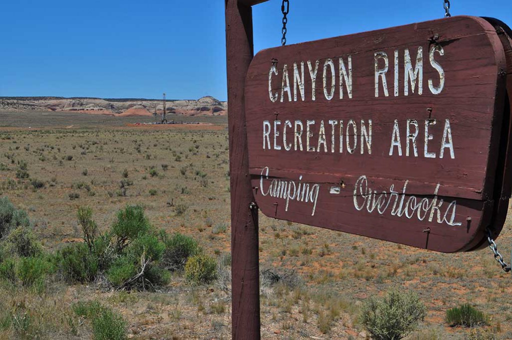 Canyon_Rims_Sign_and_Rig