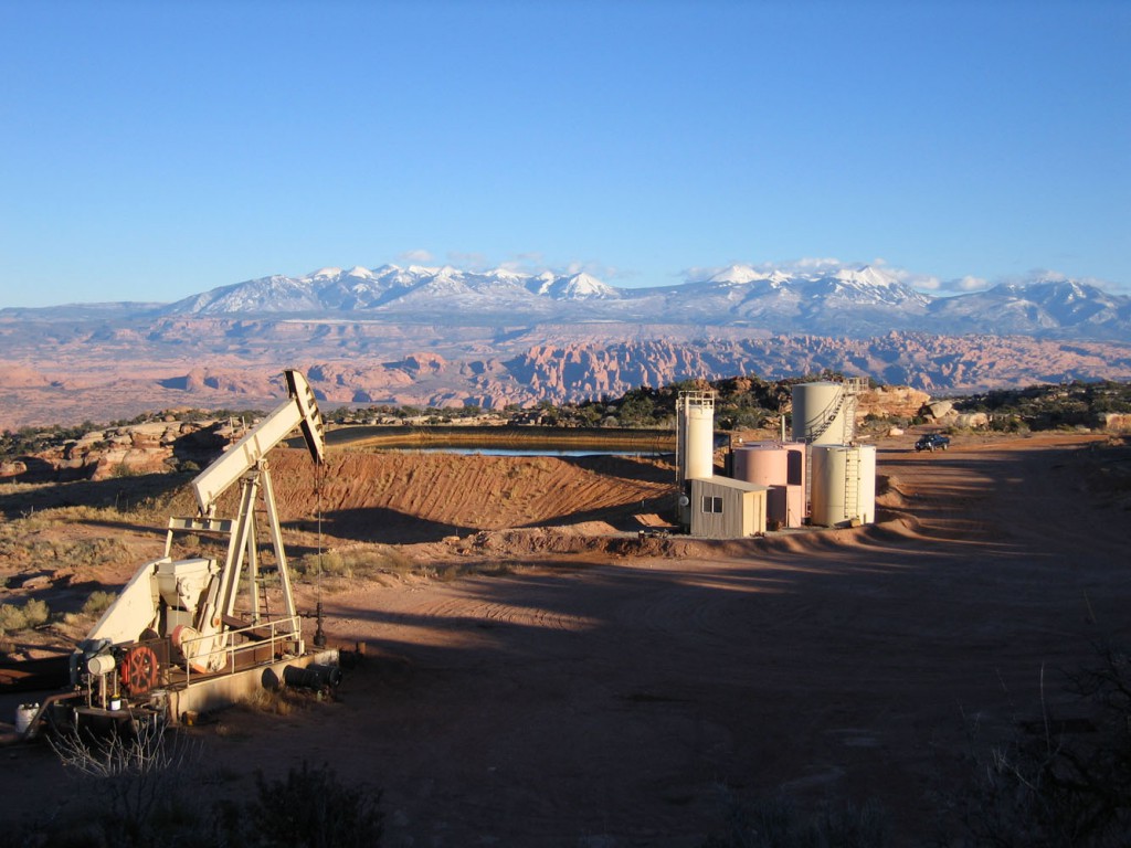 A well site near Moab, Utah. Copyright Liz Thomas/SUWA.
